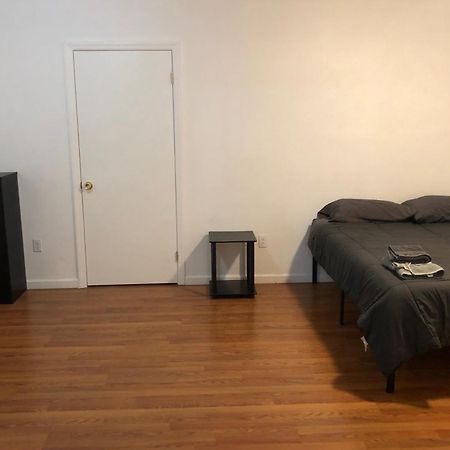 Large And Private Apartment Can Sleep Up To 8 People Comfortably With Direct Nyc Manhattan Train Only 5 Minute Walk Away Elizabeth Buitenkant foto