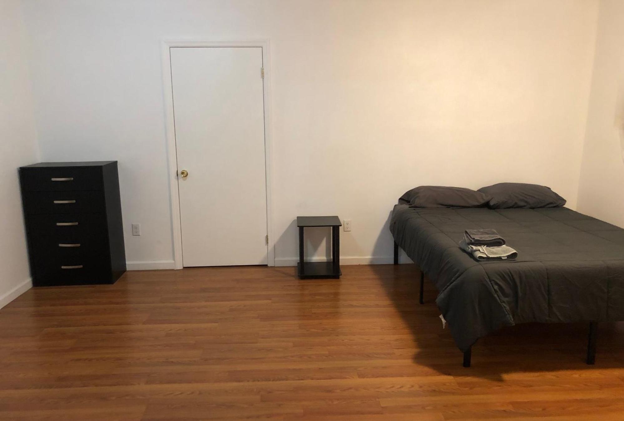Large And Private Apartment Can Sleep Up To 8 People Comfortably With Direct Nyc Manhattan Train Only 5 Minute Walk Away Elizabeth Buitenkant foto